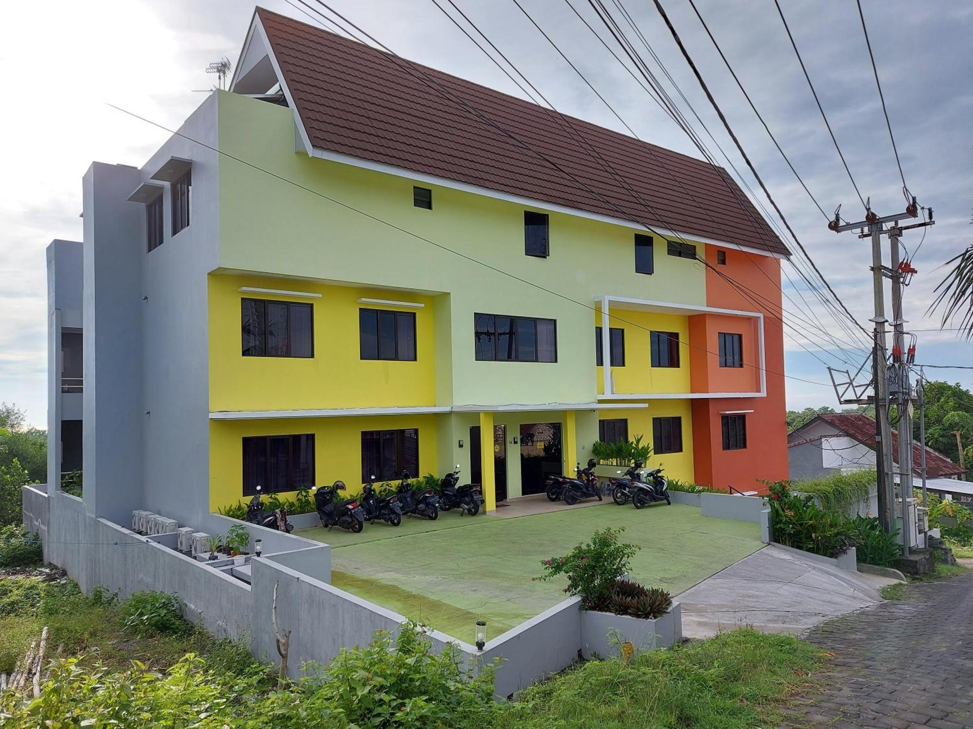 Yellow Guest House Uluwatu Exteriör bild